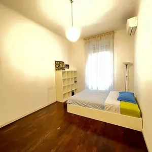 modern-pretty-apartment-near-isola-zone.italymilanhotels.net/